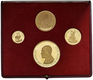 NIGERIA. REPUBBLICA. SERIE COMPLETA DI QUATTRO VALORI IN ORO 900 (100, 50, 25, 20 E 10 FRANCHI 1961) IN ASTUCCIO ORIGINALE E CERTIFICATO DI EMISSIONE N. 23  - Asta MEDAGLIE DI VENEZIA. MONETE E MEDAGLIE IN ORO ESTERE - Associazione Nazionale - Case d'Asta italiane