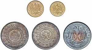 POLONIA. REPUBBLICA POPOLARE (1952-1989). SET DI CINQUE MONETE 1966 (20 E 10 ZLOTY IN ORO; TRE ESEMPLARI DA 100 ZLOTY IN ARGENTO) IN ASTUCCIO ORIGINALE. PRESENTI TRA GLI ARGENTI DUE ESEMPLARI “PROVA” CON BELLA PATINA IRIDESCENTE  - Asta MEDAGLIE DI VENEZIA. MONETE E MEDAGLIE IN ORO ESTERE - Associazione Nazionale - Case d'Asta italiane