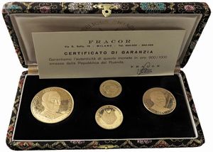 RUANDA. REPUBBLICA (DAL 1962). SERIE COMPLETA DI QUATTRO VALORI IN ORO 900 (100, 50, 25, 20 E 10 FRANCHI 1961) IN ASTUCCIO ORIGINALE E CERTIFICATO DI EMISSIONE  - Asta MEDAGLIE DI VENEZIA. MONETE E MEDAGLIE IN ORO ESTERE - Associazione Nazionale - Case d'Asta italiane