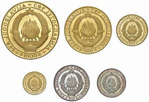 YUGOSLAVIA. REPUBBLICA FEDERALE SOCIALISTA (1943-1992). SET COMPLETO DI SEI MONETE A CORSO LEGALE (DINARI 1.000, 500, 200, 100, 50, 20) EMESSO IN OCCASIONE DEL 25&deg; ANNIVERSARIO DELLA FONDAZIONE DELLA REPUBBLICA FEDERALE SOCIALISTA. IN ASTUCCIO ORIGINALE E CERTIFICATO DI EMISSIONE N. 611  - Asta MEDAGLIE DI VENEZIA. MONETE E MEDAGLIE IN ORO ESTERE - Associazione Nazionale - Case d'Asta italiane