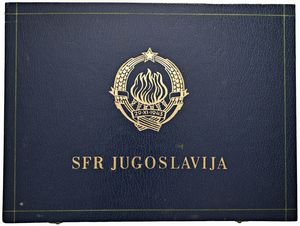 YUGOSLAVIA. REPUBBLICA FEDERALE SOCIALISTA (1943-1992). SET COMPLETO DI SEI MONETE A CORSO LEGALE (DINARI 1.000, 500, 200, 100, 50, 20) EMESSO IN OCCASIONE DEL 25&deg; ANNIVERSARIO DELLA FONDAZIONE DELLA REPUBBLICA FEDERALE SOCIALISTA. IN ASTUCCIO ORIGINALE E CERTIFICATO DI EMISSIONE N. 611  - Asta MEDAGLIE DI VENEZIA. MONETE E MEDAGLIE IN ORO ESTERE - Associazione Nazionale - Case d'Asta italiane