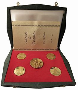 CINQUE MEDAGLIE IN ORO 750 PER IL CENTENARIO DI ROMA CAPITALE (1870-1970) OPUS CATTANEO. IN ASTUCCIO ORIGINALE E CERTIFICATO DI EMISSIONE  - Asta MEDAGLIE DI VENEZIA. MONETE E MEDAGLIE IN ORO ESTERE - Associazione Nazionale - Case d'Asta italiane
