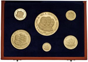 SEI MEDAGLIE IN ORO 900 CHE COMMEMORANO LA SPEDIZIONE DELL’APOLLO 11 SULLA LUNA NEL 1969 IN ASTUCCIO ORIGINALE  - Asta MEDAGLIE DI VENEZIA. MONETE E MEDAGLIE IN ORO ESTERE - Associazione Nazionale - Case d'Asta italiane