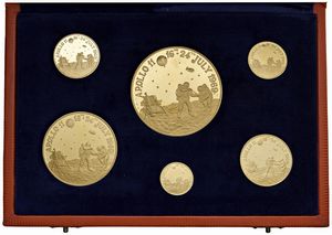 SEI MEDAGLIE IN ORO 900 CHE COMMEMORANO LA SPEDIZIONE DELL’APOLLO 11 SULLA LUNA NEL 1969 IN ASTUCCIO ORIGINALE  - Asta MEDAGLIE DI VENEZIA. MONETE E MEDAGLIE IN ORO ESTERE - Associazione Nazionale - Case d'Asta italiane