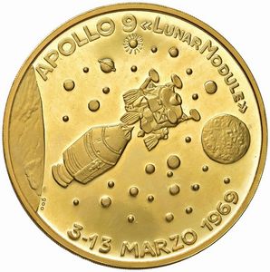 MEDAGLIA IN ORO 900 CHE COMMEMORA LA SPEDIZIONE DELL’APOLLO 9 SULLA LUNA NEL 1969  - Asta MEDAGLIE DI VENEZIA. MONETE E MEDAGLIE IN ORO ESTERE - Associazione Nazionale - Case d'Asta italiane