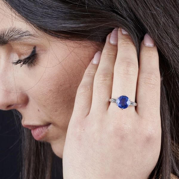 bulgari : BULGARI ANELLO CON ZAFFIRO BIRMANO E DIAMANTI  - Asta Gioielli - Associazione Nazionale - Case d'Asta italiane