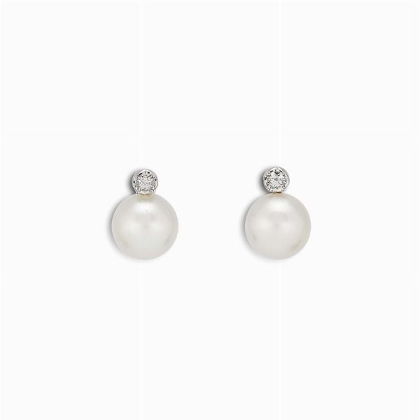 PAIO DI ORECCHINI CON PERLE SOUTH SEA E DIAMANTI  - Asta Gioielli - Associazione Nazionale - Case d'Asta italiane