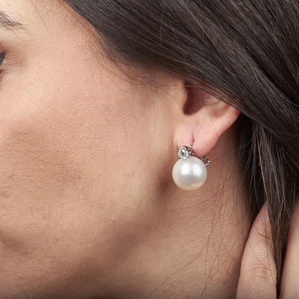 PAIO DI ORECCHINI CON PERLE SOUTH SEA E DIAMANTI  - Asta Gioielli - Associazione Nazionale - Case d'Asta italiane