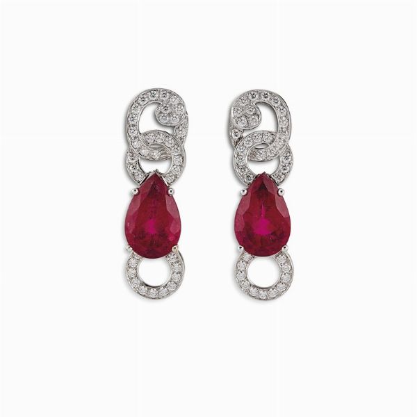 MASSONI PAIO DI ORECCHINI PENDENTI CON RUBELLITI E DIAMANTI  - Asta Gioielli - Associazione Nazionale - Case d'Asta italiane