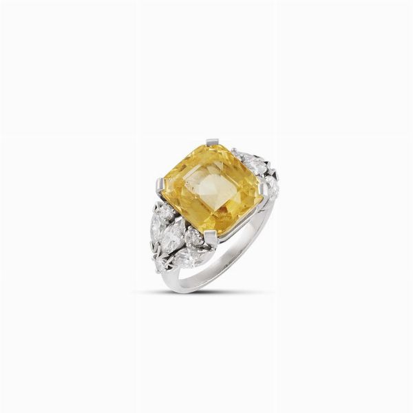 ANELLO FLOREALE CON ZAFFIRO GIALLO E DIAMANTI  - Asta Gioielli - Associazione Nazionale - Case d'Asta italiane