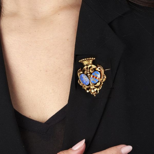 SPILLA CON STEMMI ARALDICI  - Asta Gioielli - Associazione Nazionale - Case d'Asta italiane