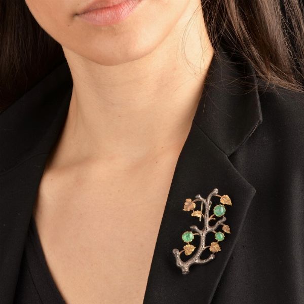 BUCCELLATI : BUCCELLATI SPILLA A FORMA DI TRALCIO DI VITE  - Asta Gioielli - Associazione Nazionale - Case d'Asta italiane