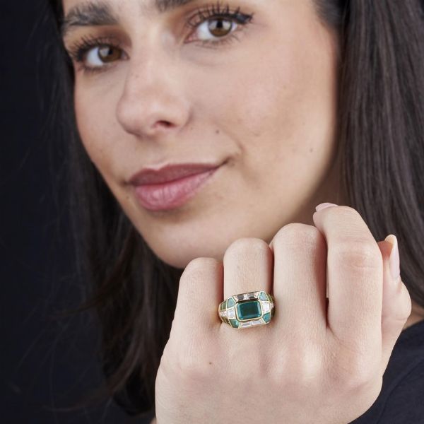 MARIO FONTANA ANELLO CON SMEARLDI E DIAMANTI  - Asta Gioielli - Associazione Nazionale - Case d'Asta italiane