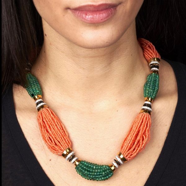 SCAVIA COLLANA DI CORALLI ROSA E SMERALDI  - Asta Gioielli - Associazione Nazionale - Case d'Asta italiane