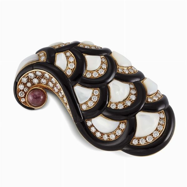 bulgari : BULGARI SPILLA A FORMA DI PIUMA  - Asta Gioielli - Associazione Nazionale - Case d'Asta italiane