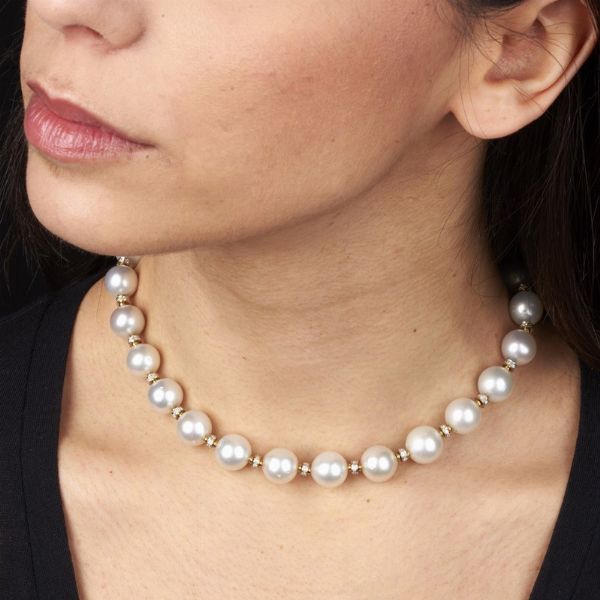GIROCOLLO CON PERLE SOUTH SEA E DIAMANTI  - Asta Gioielli - Associazione Nazionale - Case d'Asta italiane