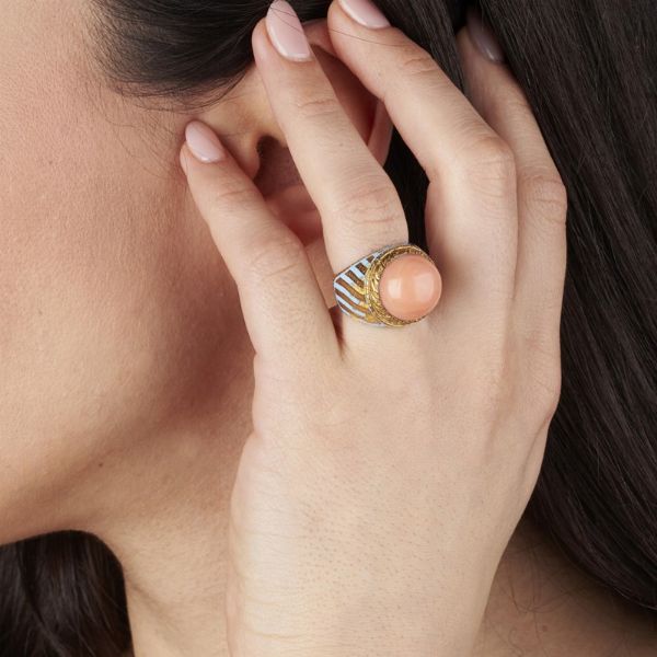 ANELLO CON CORALLO ROSA  - Asta Gioielli - Associazione Nazionale - Case d'Asta italiane