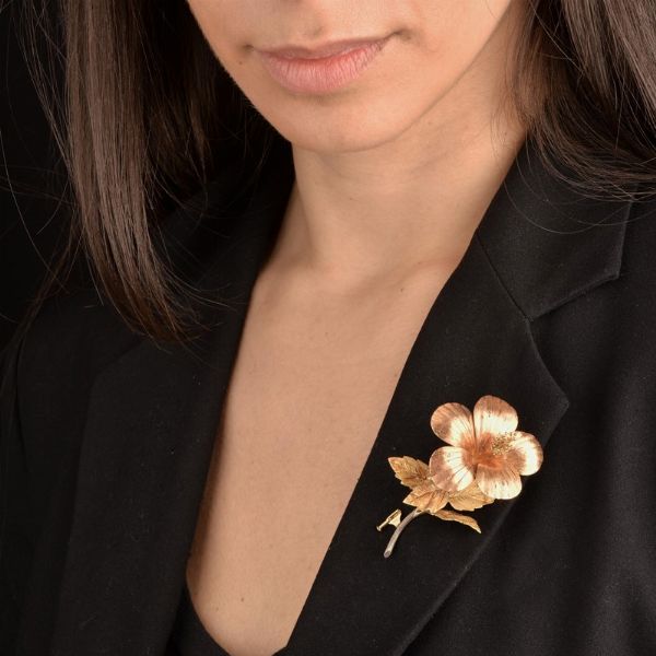 BUCCELLATI : BUCCELLATI GRANDE SPILLA A FORMA DI FIORE  - Asta Gioielli - Associazione Nazionale - Case d'Asta italiane