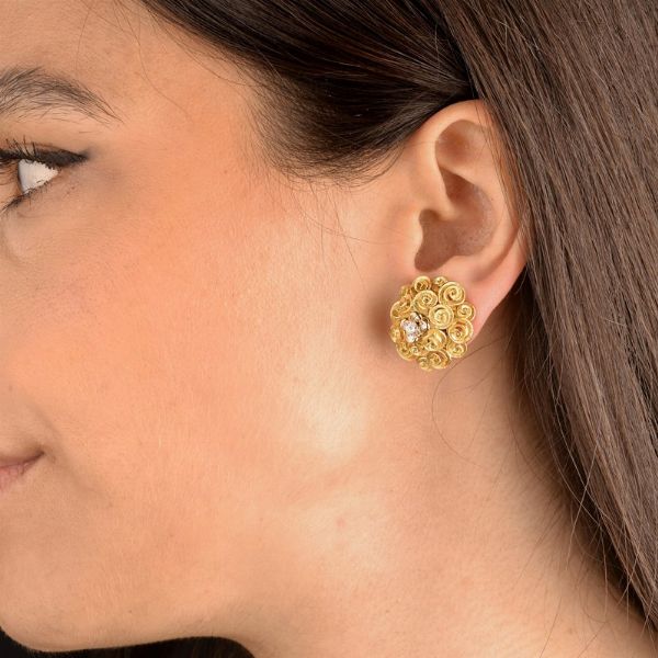 bulgari : BULGARI PAIO DI ORECCHINI FLOREALI CON DIAMANTI  - Asta Gioielli - Associazione Nazionale - Case d'Asta italiane