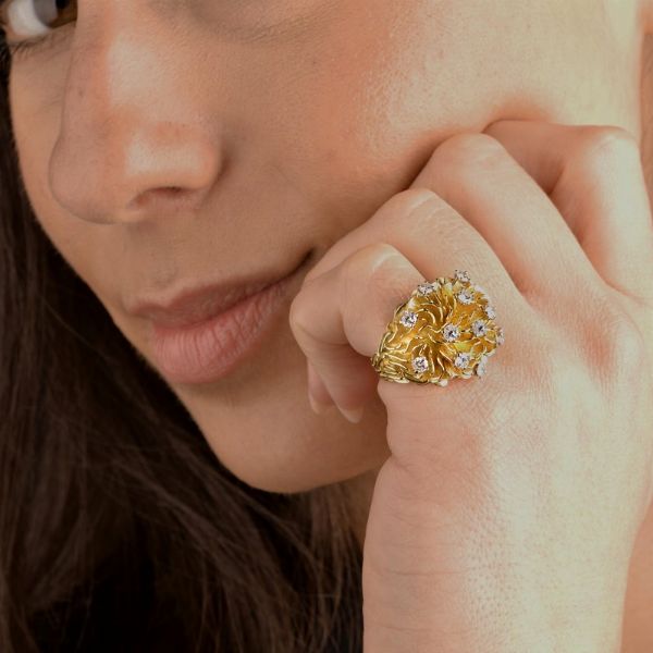 bulgari : BULGARI ANELLO FLOREALE CON DIAMANTI  - Asta Gioielli - Associazione Nazionale - Case d'Asta italiane