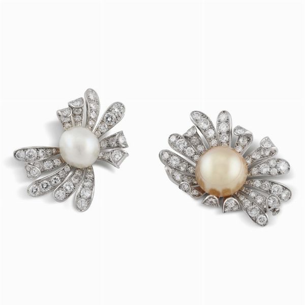 bulgari : BULGARI DUE SPILLE A FORMA DI FIORI  - Asta Gioielli - Associazione Nazionale - Case d'Asta italiane