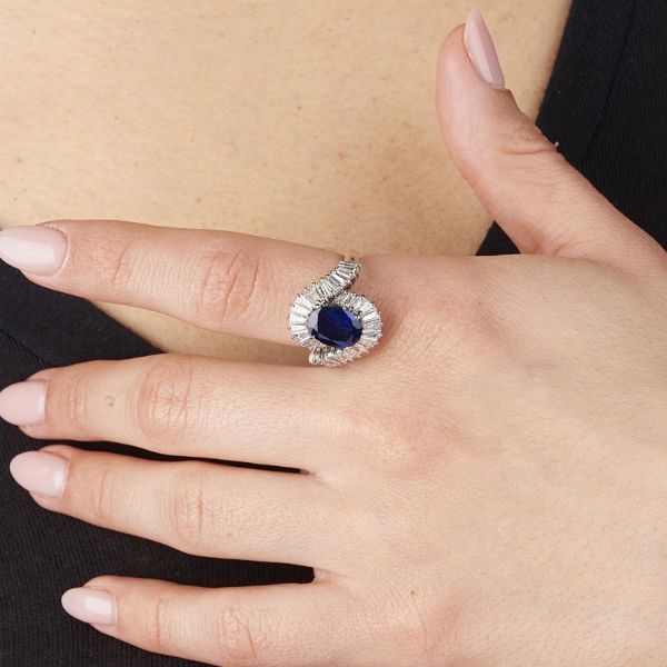 ANELLO CON ZAFFIRO E DIAMANTI  - Asta Gioielli - Associazione Nazionale - Case d'Asta italiane