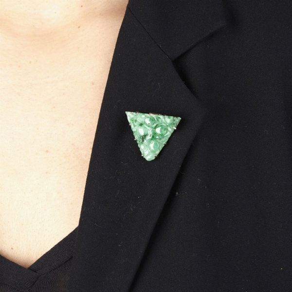 CLIP CON GIADEITE INCISA  - Asta Gioielli - Associazione Nazionale - Case d'Asta italiane