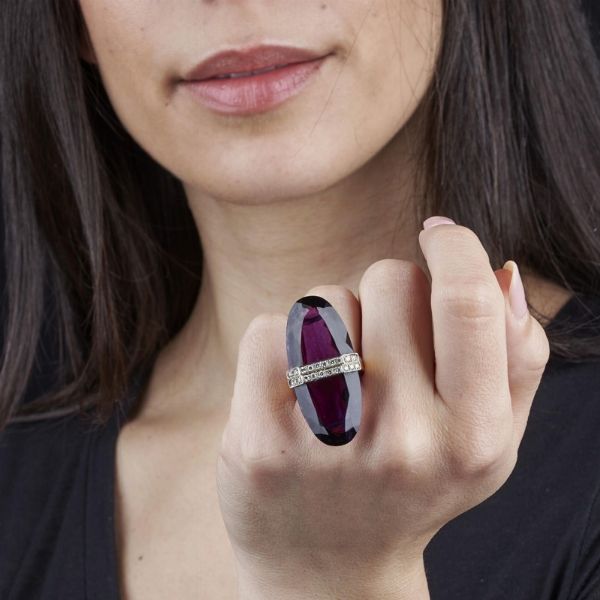 ANELLO CON GRANDE AMETISTA E DIAMANTI  - Asta Gioielli - Associazione Nazionale - Case d'Asta italiane