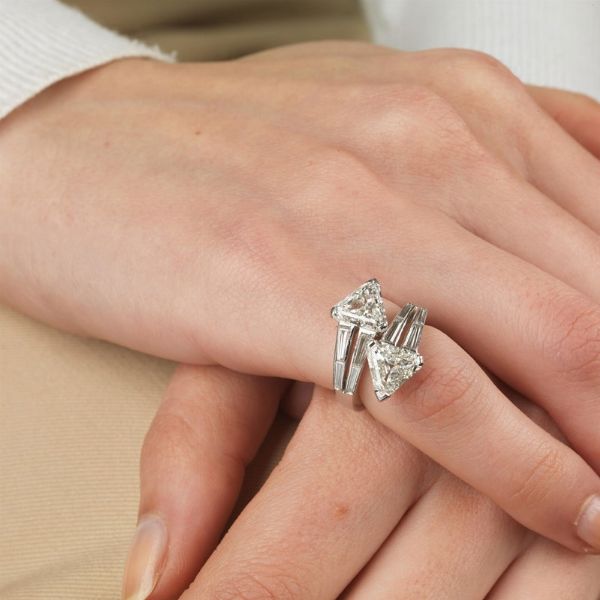 ANELLO CONTRARIE CON DIAMANTI  - Asta Gioielli - Associazione Nazionale - Case d'Asta italiane