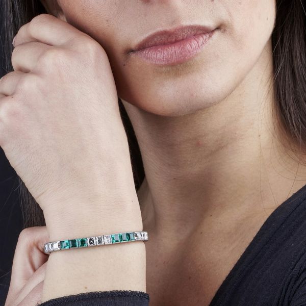 TIFFANY & CO : TIFFANY & CO. BRACCIALE CON SMERALDI COLOMBIANI E DIAMANTI  - Asta Gioielli - Associazione Nazionale - Case d'Asta italiane