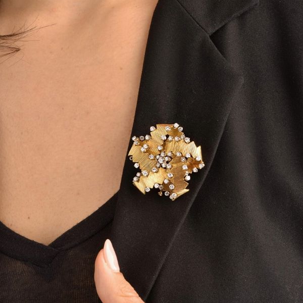 bulgari : BULGARI SPILLA A FORMA DI GIRANDOLA CON DIAMANTI  - Asta Gioielli - Associazione Nazionale - Case d'Asta italiane