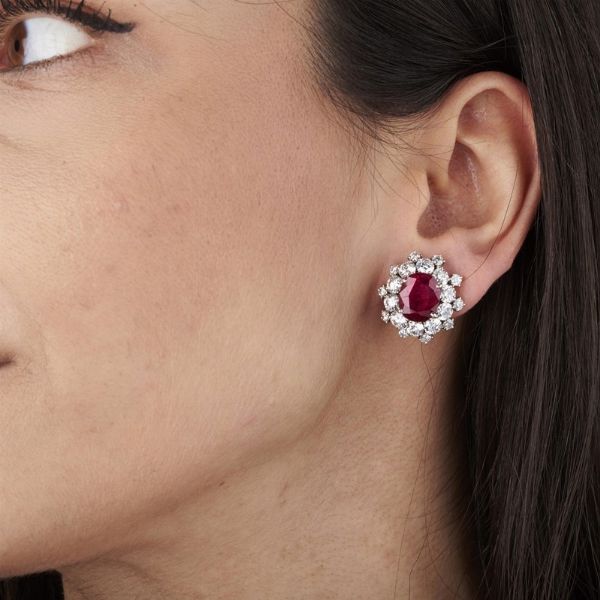 PAIO DI ORECCHINI CON RUBINI BIRMANI E DIAMANTI  - Asta Gioielli - Associazione Nazionale - Case d'Asta italiane