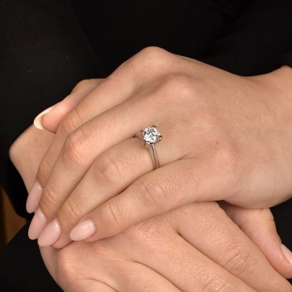 ANELLO SOLITARIO  - Asta Gioielli - Associazione Nazionale - Case d'Asta italiane