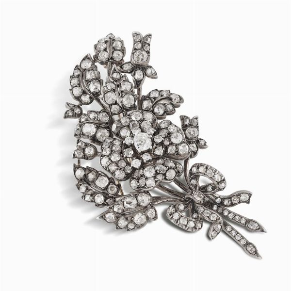 SPILLA MAZZO FIORITO CON DIAMANTI  - Asta Gioielli - Associazione Nazionale - Case d'Asta italiane