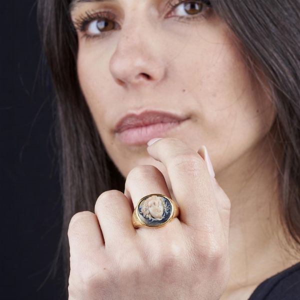 bulgari : BULGARI ANELLO CHEVALIER CON CAMMEO  - Asta Gioielli - Associazione Nazionale - Case d'Asta italiane