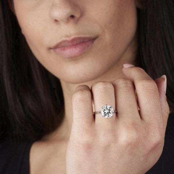 ANELLO SOLITARIO  - Asta Gioielli - Associazione Nazionale - Case d'Asta italiane