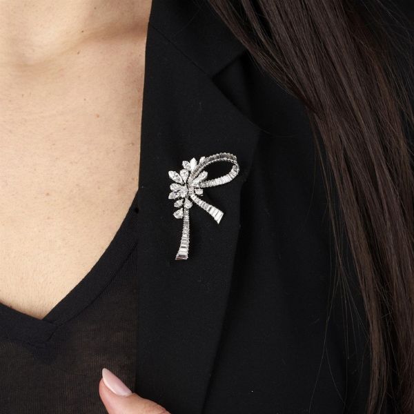 SPILLA A FIOCCO CON DIAMANTI  - Asta Gioielli - Associazione Nazionale - Case d'Asta italiane