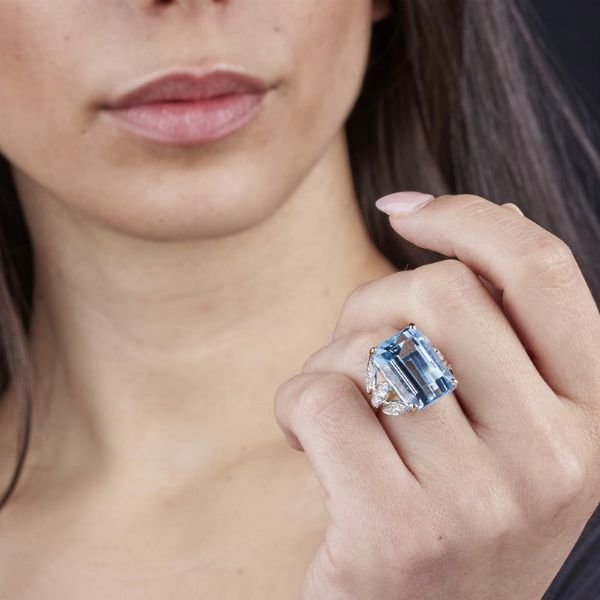 ANELLO CON ACQUAMARINA E DIAMANTI  - Asta Gioielli - Associazione Nazionale - Case d'Asta italiane