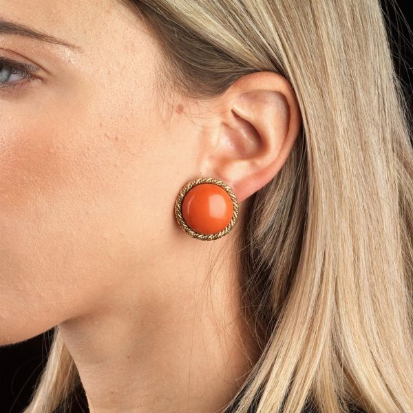 BULGARI PAIO DI ORECCHINI CON CORALLO  - Asta Gioielli - Associazione Nazionale - Case d'Asta italiane