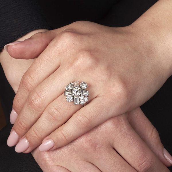 ANELLO GEOMETRICO CON DIAMANTI  - Asta Gioielli - Associazione Nazionale - Case d'Asta italiane
