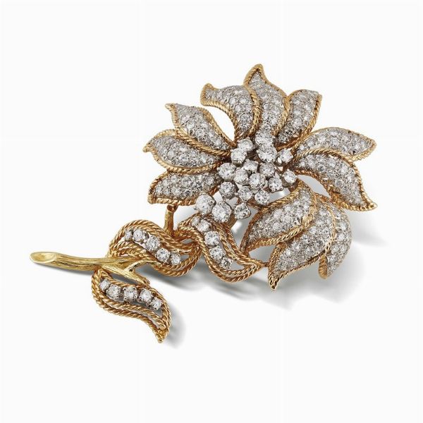 GRANDE SPILLA A FORMA DI FIORE CON DIAMANTI  - Asta Gioielli - Associazione Nazionale - Case d'Asta italiane