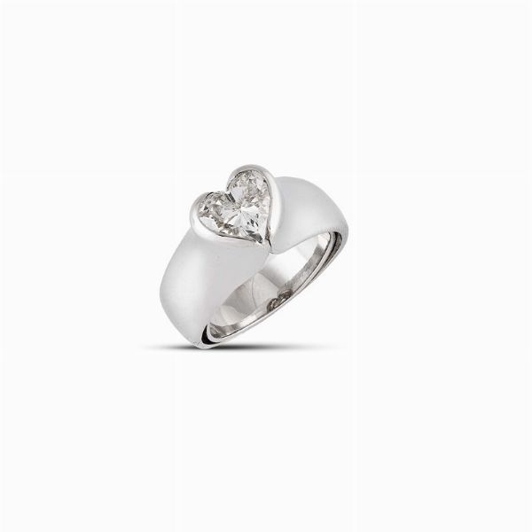 ANELLO CON DIAMANTE A CUORE  - Asta Gioielli - Associazione Nazionale - Case d'Asta italiane
