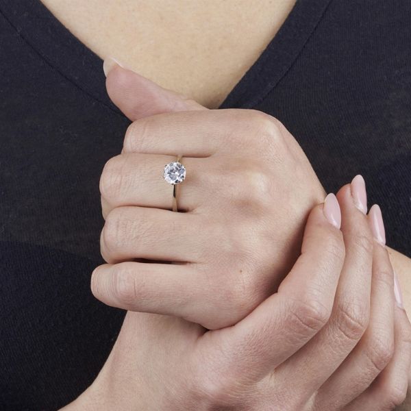 ANELLO SOLITARIO  - Asta Gioielli - Associazione Nazionale - Case d'Asta italiane