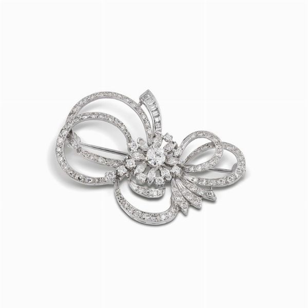 SPILLA A TRALCIO FIORITO CON DIAMANTI  - Asta Gioielli - Associazione Nazionale - Case d'Asta italiane