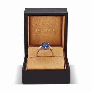 bulgari : BULGARI ANELLO CON ZAFFIRO BIRMANO E DIAMANTI  - Asta Gioielli - Associazione Nazionale - Case d'Asta italiane