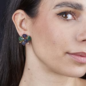 PAIO DI ORECCHINI A TRALCI CON PIETRE DI COLORE E DIAMANTI  - Asta Gioielli - Associazione Nazionale - Case d'Asta italiane
