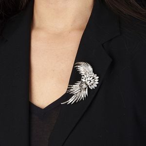 SPILLA A TRALCIO FIORITO CON DIAMANTI  - Asta Gioielli - Associazione Nazionale - Case d'Asta italiane