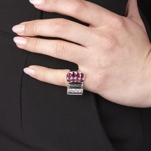 ANELLO A FASCIA CON RUBINI BIRMANI E DIAMANTI  - Asta Gioielli - Associazione Nazionale - Case d'Asta italiane