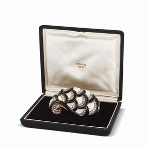 bulgari : BULGARI SPILLA A FORMA DI PIUMA  - Asta Gioielli - Associazione Nazionale - Case d'Asta italiane