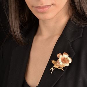 BUCCELLATI : BUCCELLATI GRANDE SPILLA A FORMA DI FIORE  - Asta Gioielli - Associazione Nazionale - Case d'Asta italiane